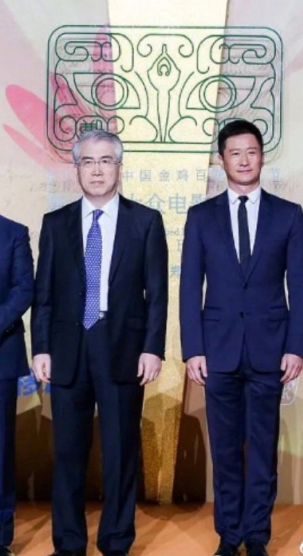 吴京像个在逃蜡像是什么梗