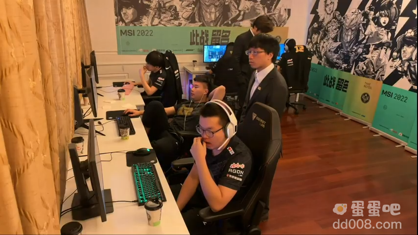 《英雄联盟》季中邀请赛RNG、T1、EG、G2晋级四强PSG止步六强