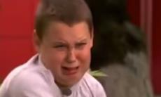 《抖音》小男孩绷不住了梗相关介绍